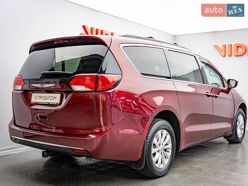 Минивэн Chrysler Pacifica 2018 в Киеве