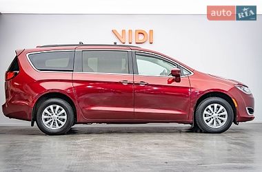 Минивэн Chrysler Pacifica 2018 в Киеве