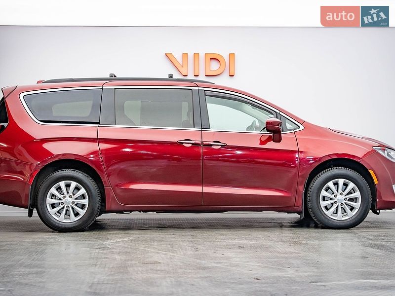 Минивэн Chrysler Pacifica 2018 в Киеве