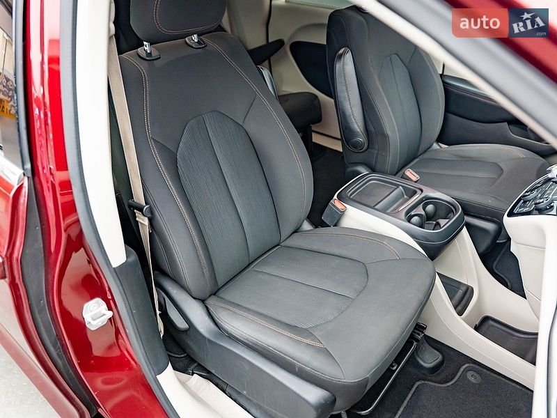 Минивэн Chrysler Pacifica 2018 в Киеве