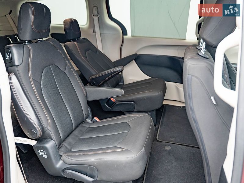 Минивэн Chrysler Pacifica 2018 в Киеве