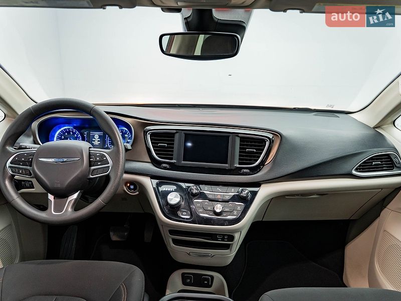 Минивэн Chrysler Pacifica 2018 в Киеве