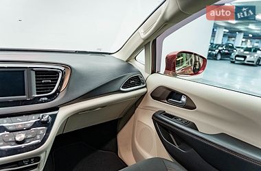 Минивэн Chrysler Pacifica 2018 в Киеве