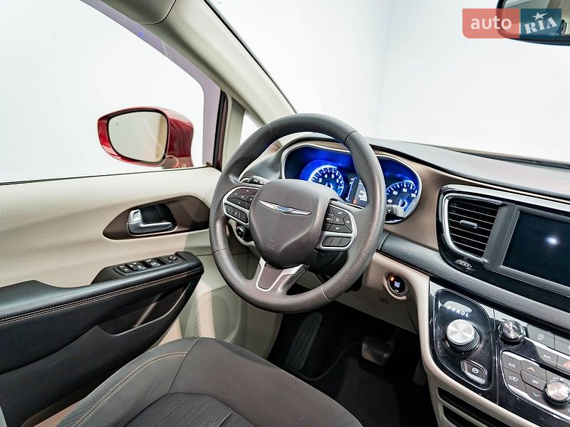 Минивэн Chrysler Pacifica 2018 в Киеве