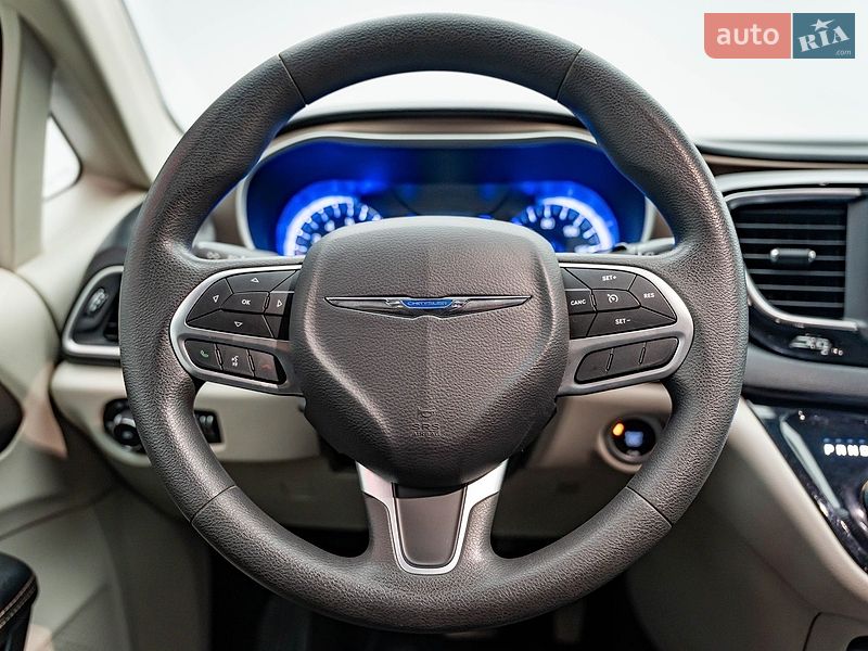 Минивэн Chrysler Pacifica 2018 в Киеве