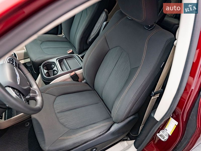 Минивэн Chrysler Pacifica 2018 в Киеве