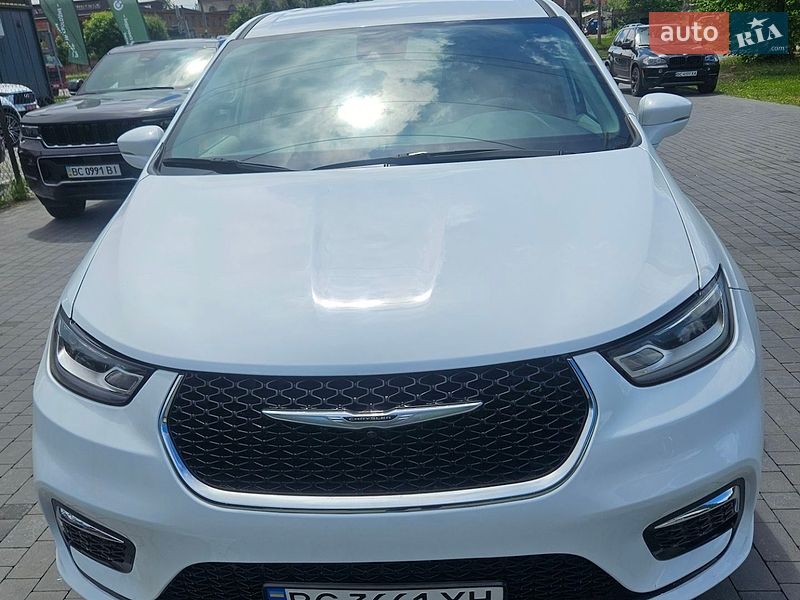 Мінівен Chrysler Pacifica 2022 в Львові