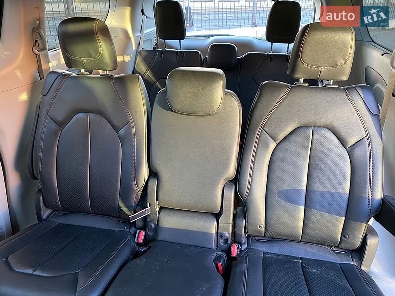 Мінівен Chrysler Pacifica 2019 в Одесі
