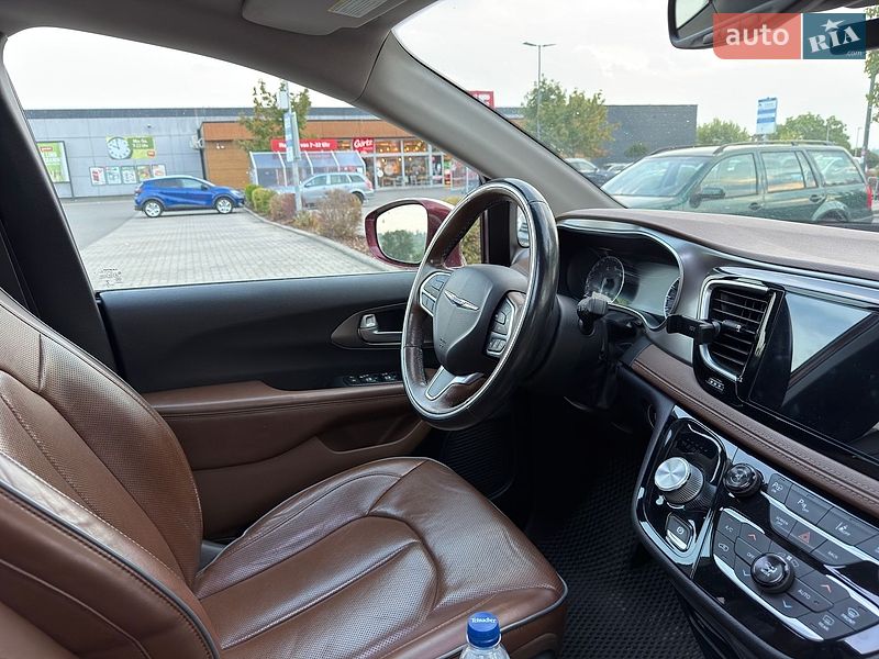 Внедорожник / Кроссовер Chrysler Pacifica 2016 в Ирпене