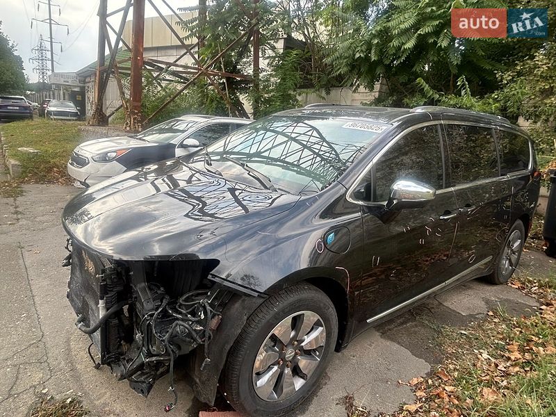 Минивэн Chrysler Pacifica 2017 в Одессе