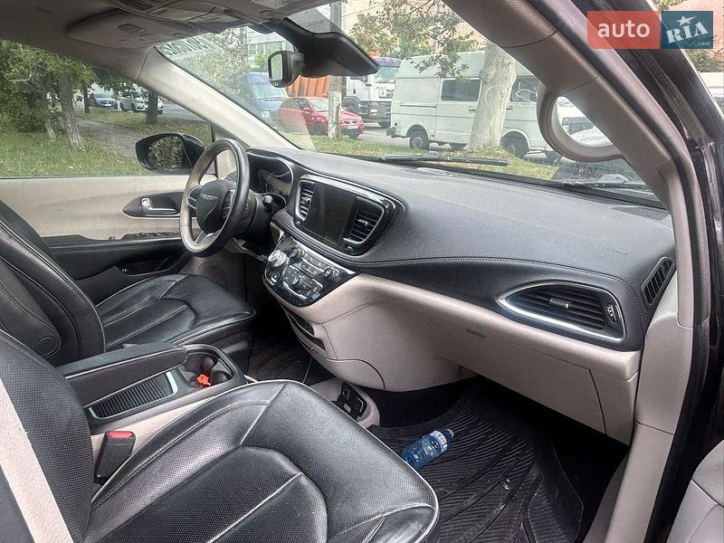 Минивэн Chrysler Pacifica 2017 в Одессе