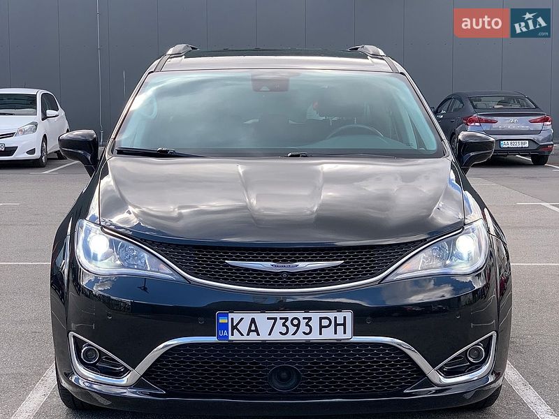 Мінівен Chrysler Pacifica 2018 в Києві