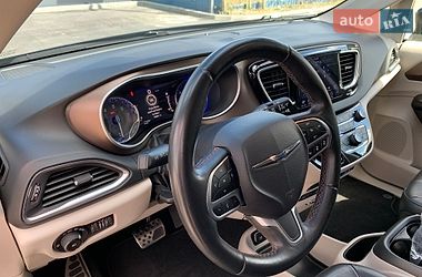 Мінівен Chrysler Pacifica 2018 в Києві