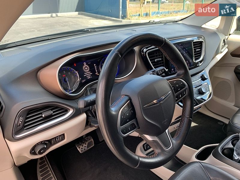 Мінівен Chrysler Pacifica 2018 в Києві