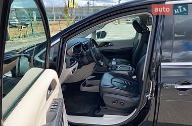 Мінівен Chrysler Pacifica 2018 в Києві