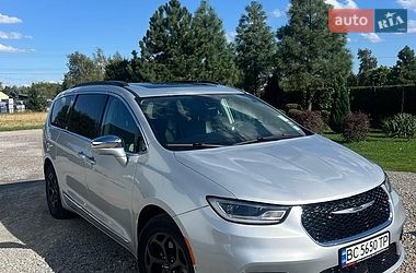 Минивэн Chrysler Pacifica 2022 в Львове