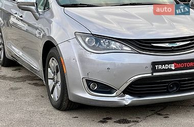 Мінівен Chrysler Pacifica 2017 в Києві