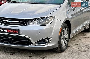 Мінівен Chrysler Pacifica 2017 в Києві