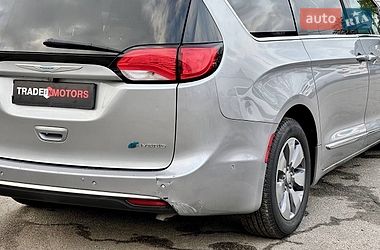 Мінівен Chrysler Pacifica 2017 в Києві