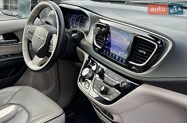 Мінівен Chrysler Pacifica 2017 в Києві