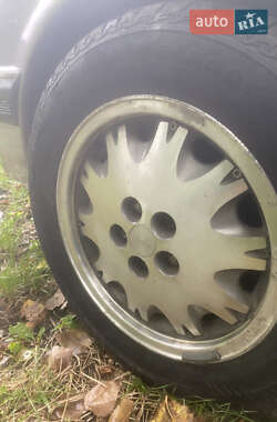 Седан Chrysler Saratoga 1990 в 
