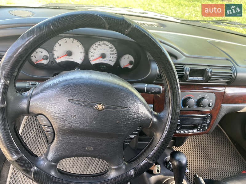 Седан Chrysler Sebring 2001 в Яготине