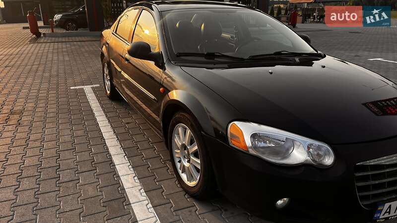 Седан Chrysler Sebring 2004 в Вышгороде