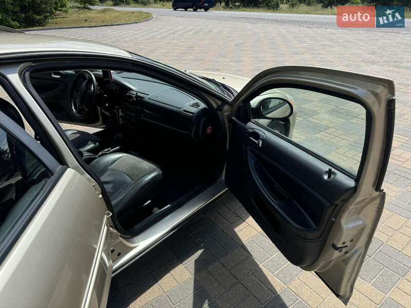 Седан Chrysler Sebring 2006 в Судовой Вишне