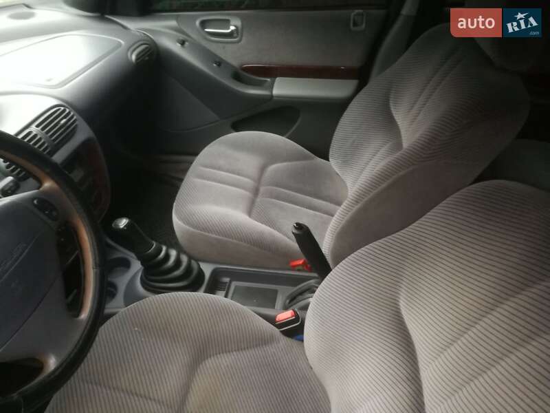 Седан Chrysler Stratus 1995 в Виннице