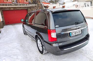 Минивэн Chrysler Town & Country 2015 в Львове