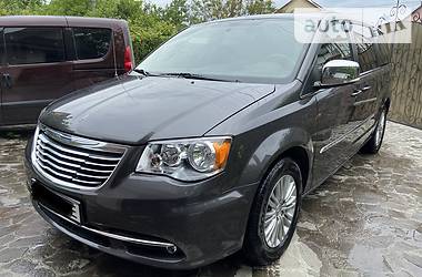 Минивэн Chrysler Town & Country 2014 в Киеве