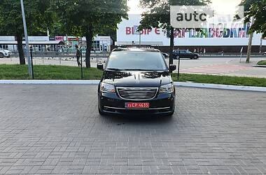 Мінівен Chrysler Town & Country 2016 в Києві