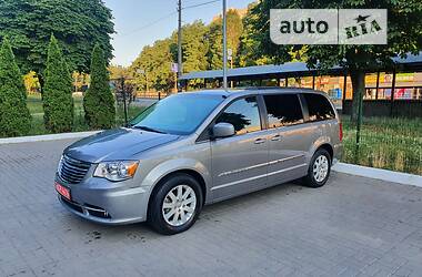 Минивэн Chrysler Town & Country 2016 в Киеве