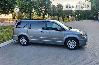 Минивэн Chrysler Town & Country 2016 в Киеве