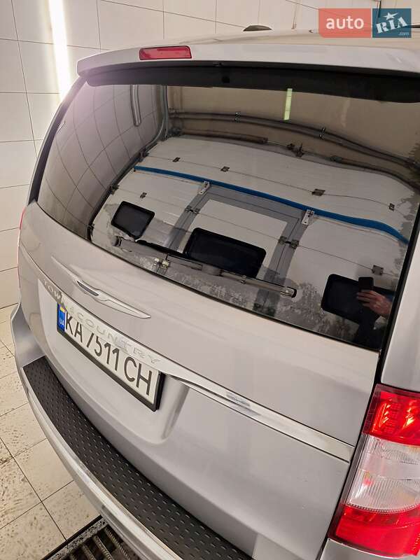Мінівен Chrysler Town & Country 2013 в Києві