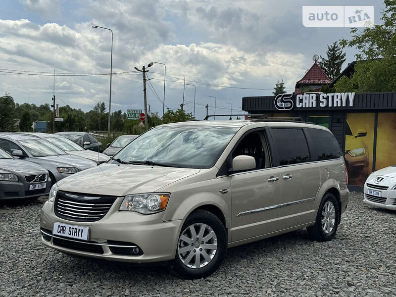 Мінівен Chrysler Town & Country 2014 в Стрию