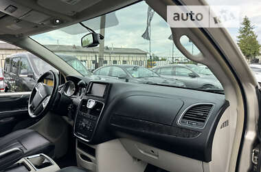 Минивэн Chrysler Town & Country 2014 в Стрые