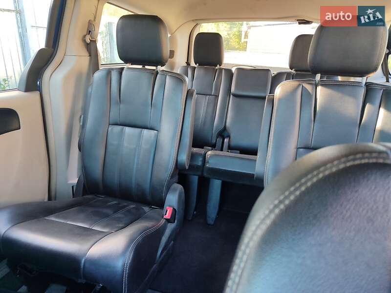 Минивэн Chrysler Town & Country 2014 в Киеве