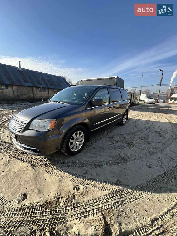 Минивэн Chrysler Town & Country 2014 в Киеве