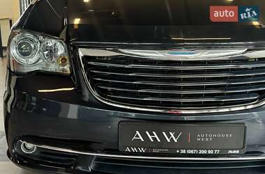 Мікровен Chrysler Town & Country 2012 в 