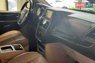 Мікровен Chrysler Town & Country 2012 в 