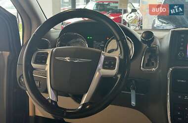 Мікровен Chrysler Town & Country 2012 в 