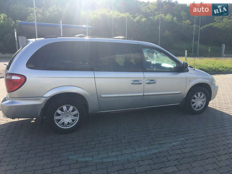 Минивэн Chrysler Town & Country 2007 в Могилев-Подольске