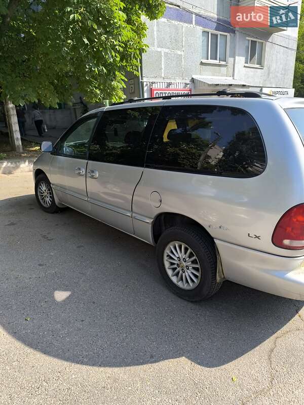 Минивэн Chrysler Town & Country 2000 в Броварах