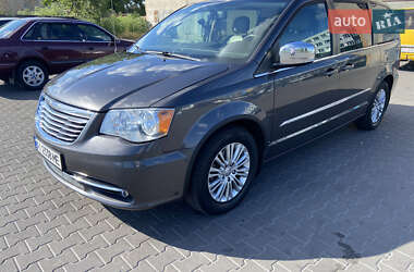 Минивэн Chrysler Town & Country 2014 в Киеве
