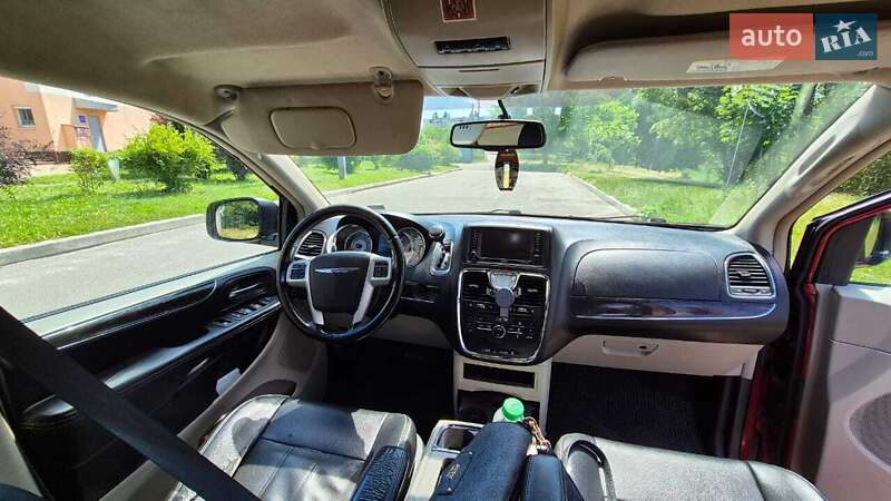 Минивэн Chrysler Town & Country 2013 в Борисполе