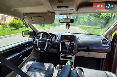 Минивэн Chrysler Town & Country 2013 в 