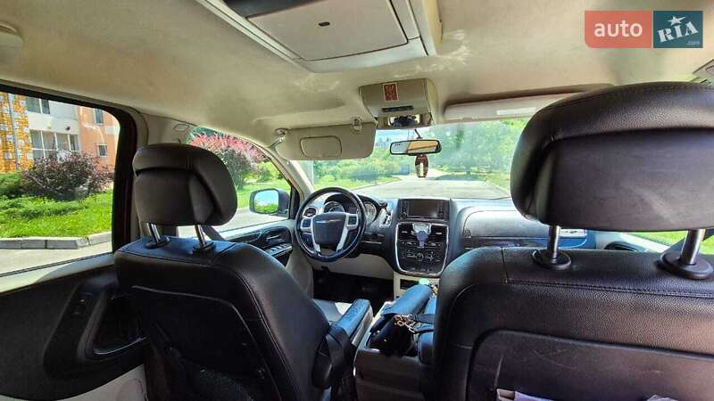 Минивэн Chrysler Town & Country 2013 в Борисполе