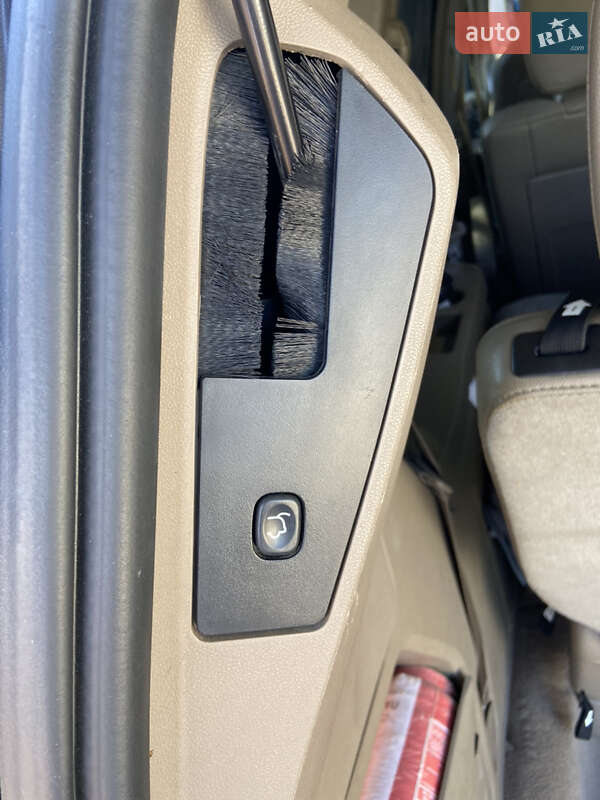 Мінівен Chrysler Town & Country 2014 в Василькові