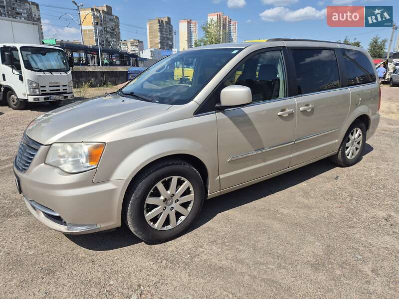 Мінівен Chrysler Town & Country 2014 в Києві фото 8 Мінівен Chrysler Town & Country 2014 в Києві
